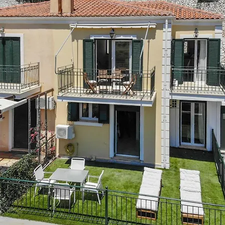 Nyaraló Nikos And Vicky's House *